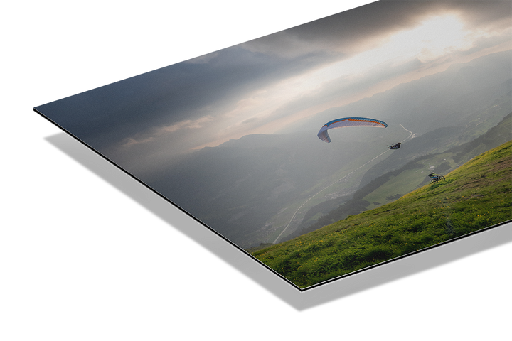 Gleitschirmflieger und Biker am Hasliberg | Original Print