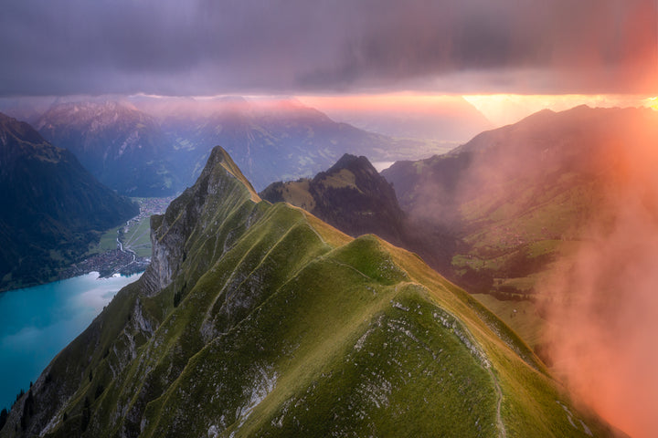 Hardergrat und Sonnenuntergangsfarben über Interlaken | Original Print